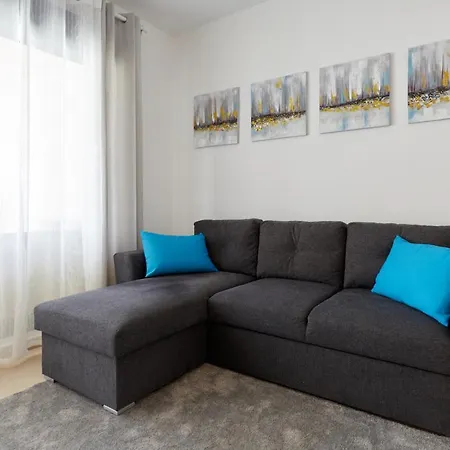 Apartamento Luxurious Newly Renovated 2 Bedroom By The