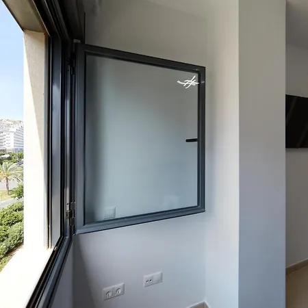 Apartamento Luxurious Newly Renovated 2 Bedroom By The Benidorm