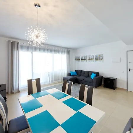 Apartamento Luxurious Newly Renovated 2 Bedroom By The
