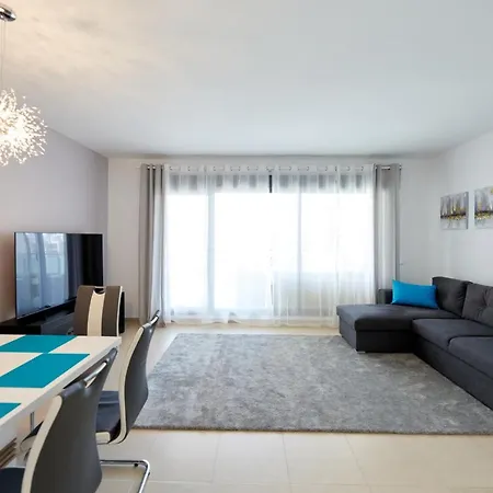 Apartamento Luxurious Newly Renovated 2 Bedroom By The Benidorm